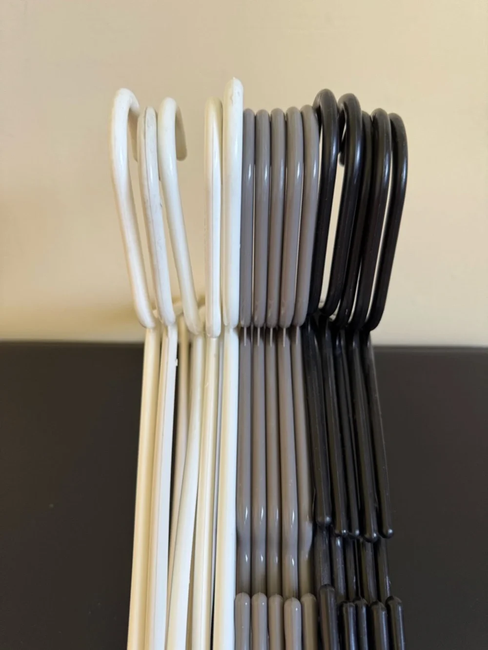 15Pack Mixed Plastic Hangers Notched Durable Clothes Storage Organize Multicolor